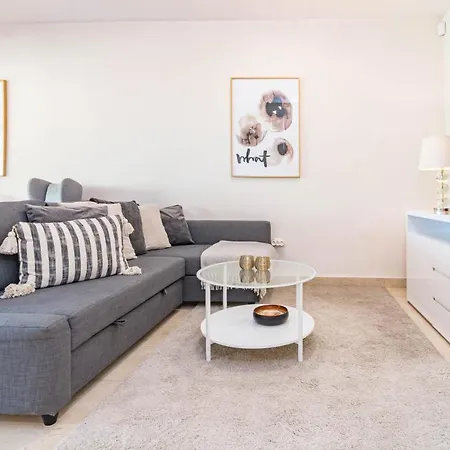 H19 - Stunning 2 Bedroom By Roomservices Apartamento Estepona