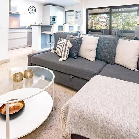 H19 - Stunning 2 Bedroom By Roomservices Estepona