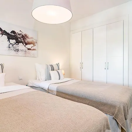 H19 - Stunning 2 Bedroom By Roomservices Apartment Estepona