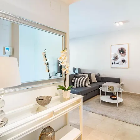 H19 - Stunning 2 Bedroom By Roomservices Apartman *