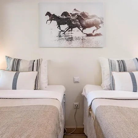 H19 - Stunning 2 Bedroom By Roomservices *